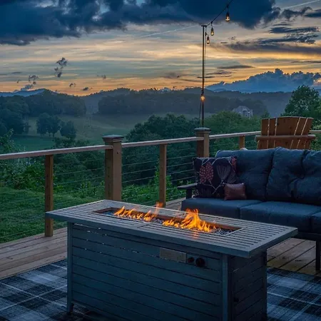 Lux Family Friendly Mountain Home